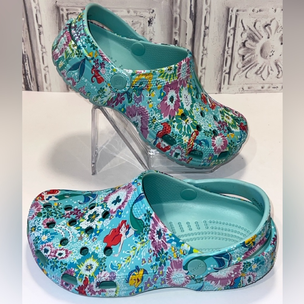 🆕 Crocs Classic Disney | Vera Bradley |Little Mermaid Clogs So Cute! - Picture 5 of 16